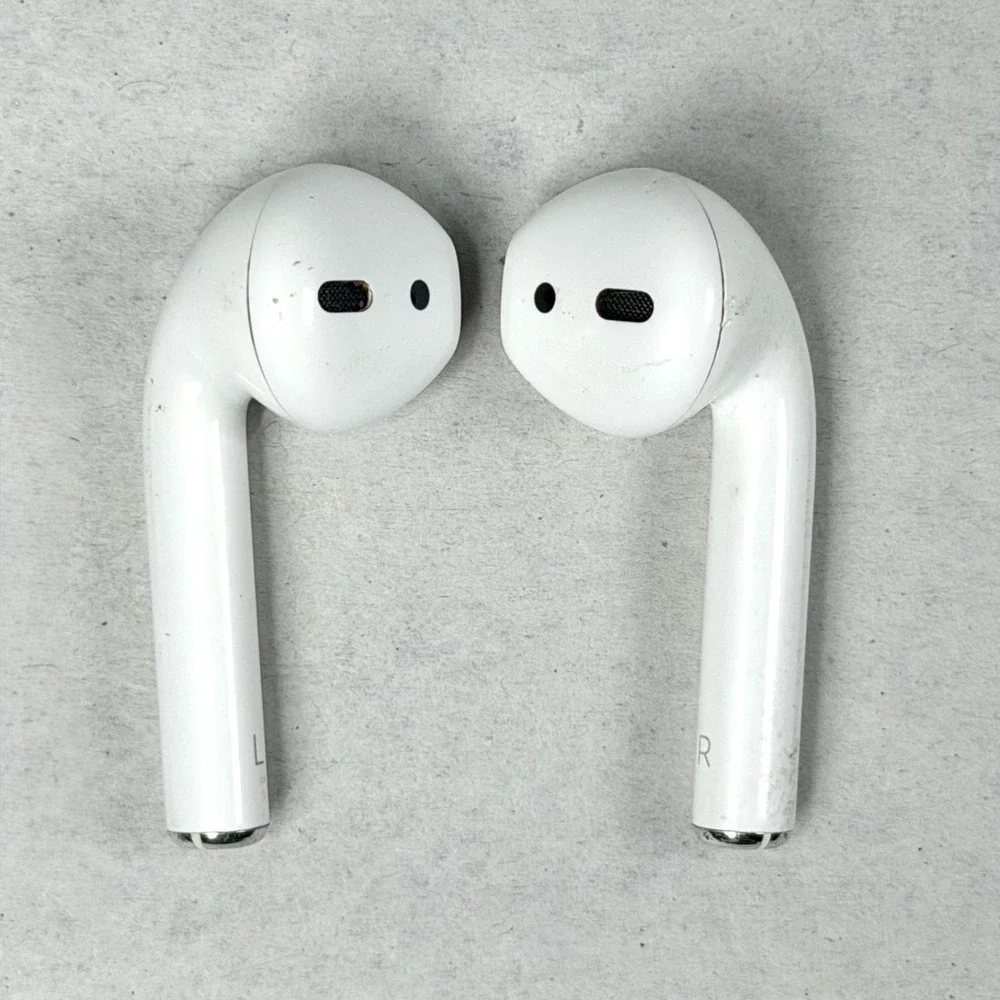 Apple AirPods 2nd Generation White Wireless Bluetooth Earbuds / EMC2862 / Tested